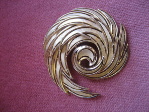 Vintage Trifari Gold Swirl Brooch